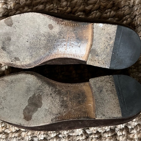 Salvatore Ferragamo Men's Dark Brown Suede Loafers with Gold Chain - Picture 6 of 7